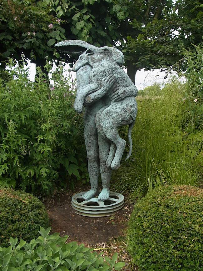 Sophie Ryder : Lady-Hare with Dog