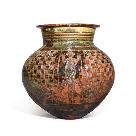 Ladi Kwali : Large Water Jar with incised 'Lizard' design