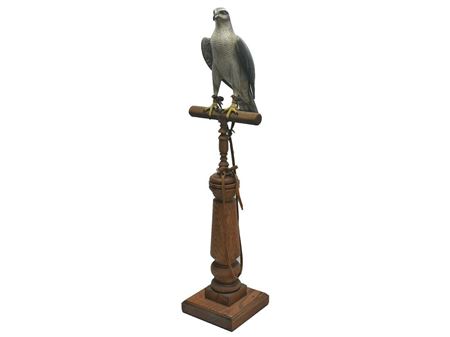 William Gibian : An incredible carved goshawk