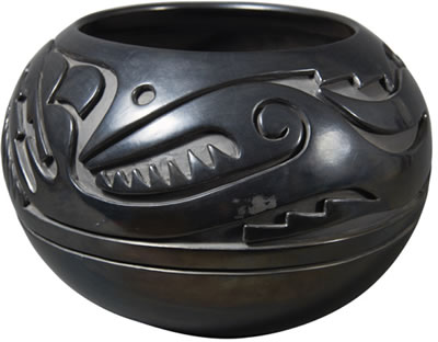 Teresita Naranjo : Black Carved Bowl