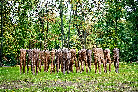 Magdalena Abakanowicz : Caminando (the set of 20 figures)