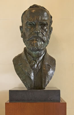 Yann Renard Goulet : A Bronze Portrait Bust of Charles Stewart Parnell, shown looking forward