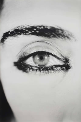 Shirin Neshat : Offered Eyes