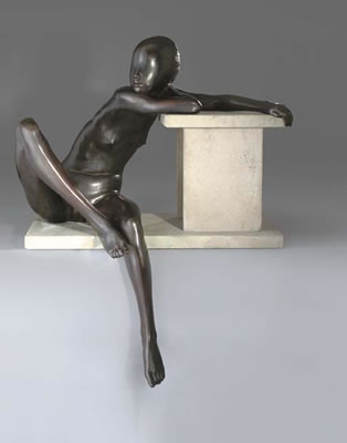 Ralph Brown : Girl sitting on a wall