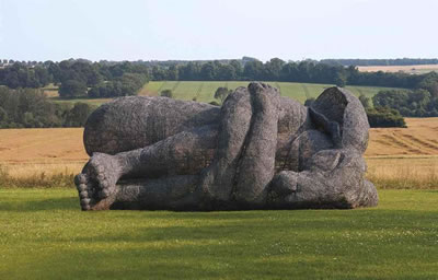 Sophie Ryder : Curled Up