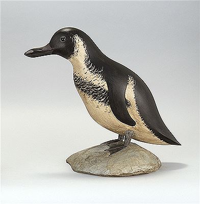 Daniel Bruffee : LIFE-SIZE CARVING OF A BLACK-FOOTED PENGUIN