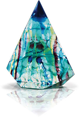 Erich Schamschula : Sculpture en pâte de verre de forme triangulaire, à décor polychrome