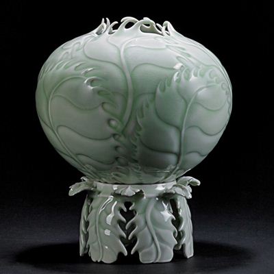 Cliff Lee : Fine carved porcelain Cabbage vase