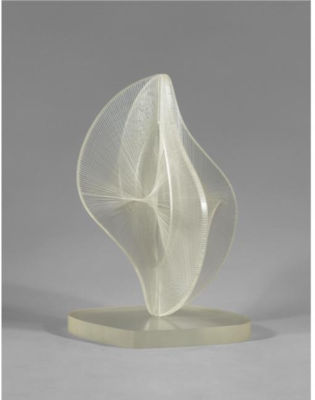 Naum Gabo : LINEAR CONSTRUCTION IN SPACE NO. 2