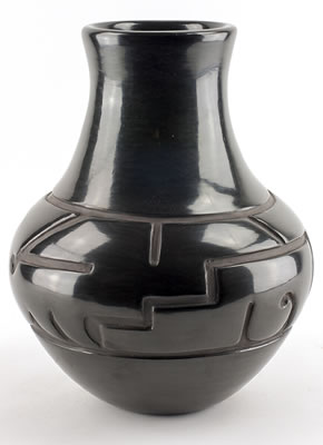 Richard Ebelacker : Santa Clara Pueblo-Black vase