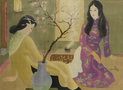 Hien Nang : TWO YOUNG WOMEN WITH SPRING BLOSSOM